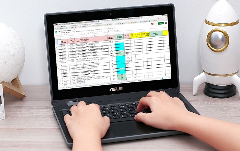 M&aacute;y c&oacute; thiết kế nhẹ gọn, dễ d&agrave;ng di chuyển