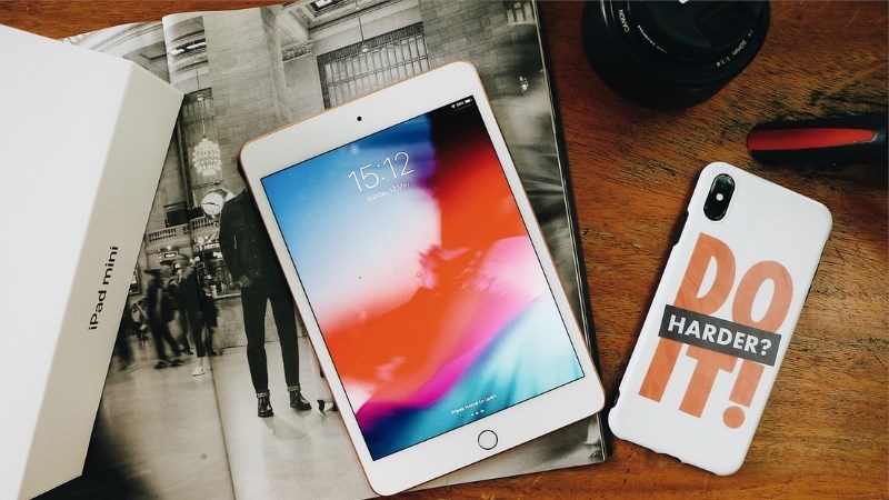 iPad là máy tính bảng được sản xuất bởi Apple iPad là máy tính bảng được sản xuất bởi Apple