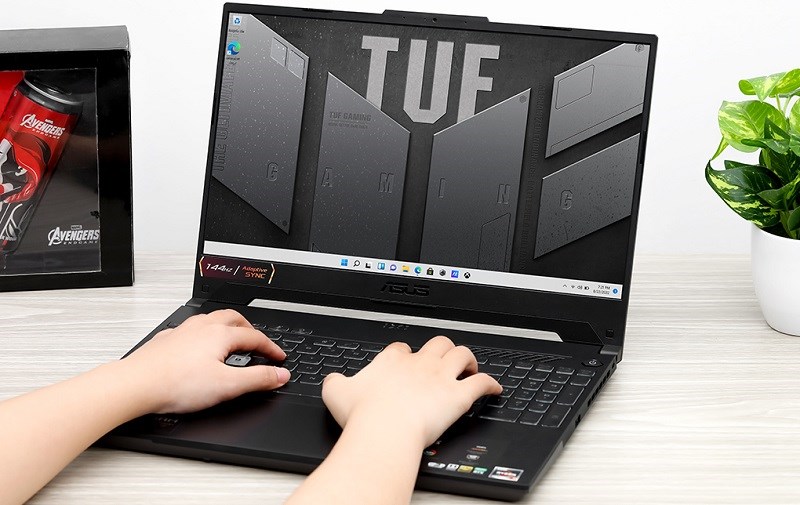 M&agrave;n h&igrave;nh rộng r&atilde;i, chuyển cảnh h&agrave;nh động mượt m&agrave;