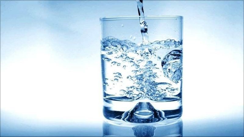 Uống nhiều nước sẽ làm loãng chất dịch trong mũi, giảm cảm giác nghẹt mũi