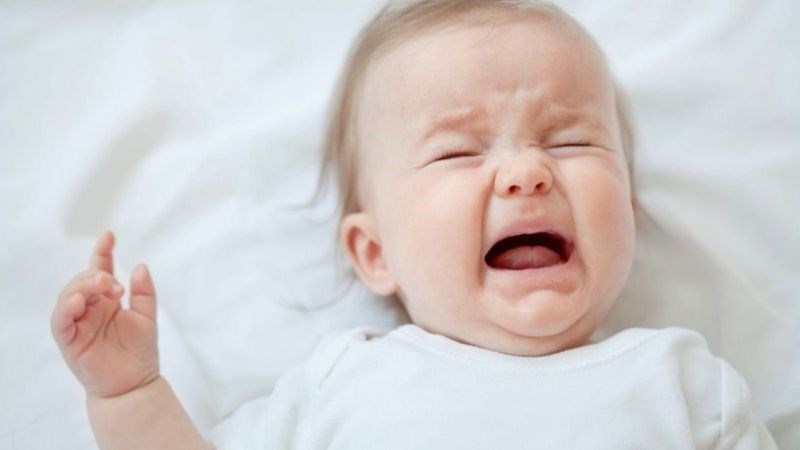 Bé mệt mỏi, cáu kính, khóc quấy