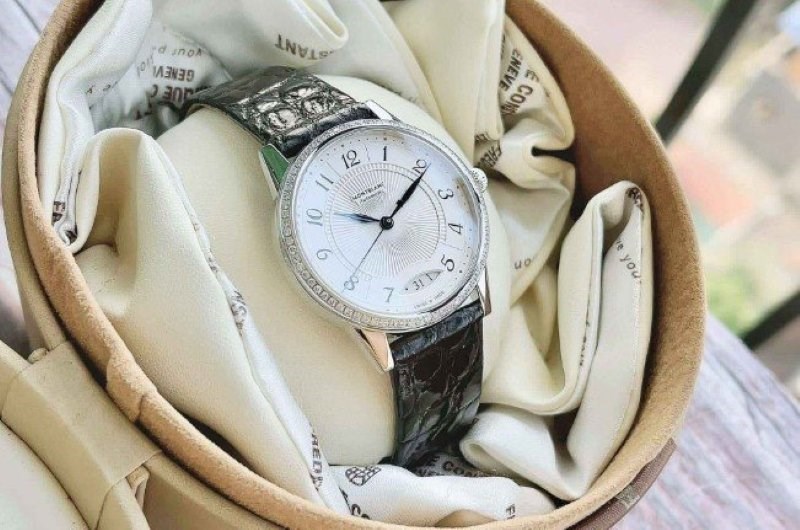 Ph&ugrave; hợp với ph&aacute;i nữ nhờ vẻ ngo&agrave;i thu h&uacute;t, sang trọng