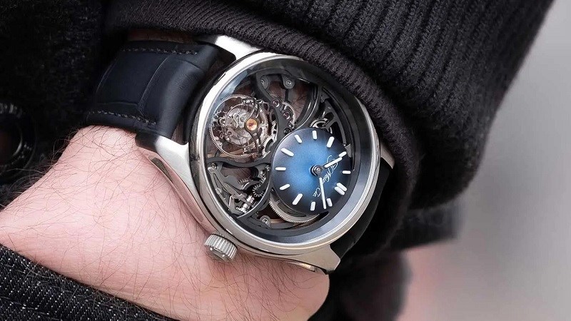  Tourbillon là bộ phận quay tự động trong đồng hồ