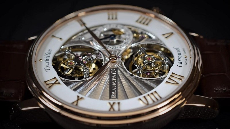 Carrousel Tourbillon có giá thành rẻ hơn Tourbillon truyền thống