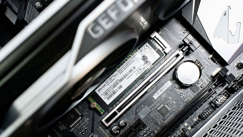 K&iacute;ch thước nhỏ hơn kh&aacute; nhiều so với SSD d&ugrave;ng giao tiếp SATA