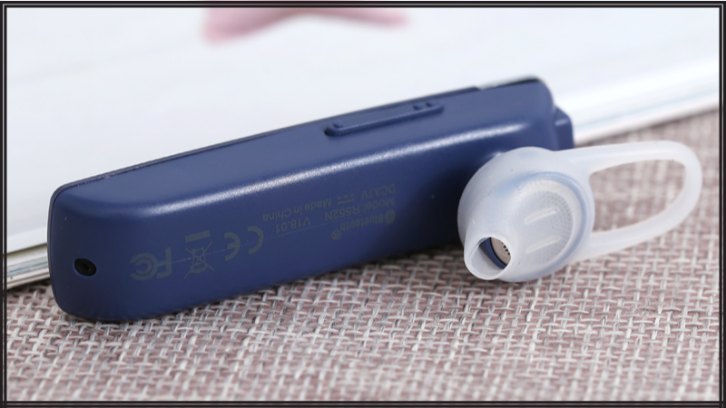 Tai nghe Bluetooth Roman R552N Xanh thiết kế nhỏ gọn, thoải m&aacute;i khi đeo