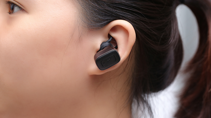 Bluetooth Roman Q5C Đen c&oacute; thiết kế nhỏ gọn, tiện lợi mang theo đến nhiều nơi