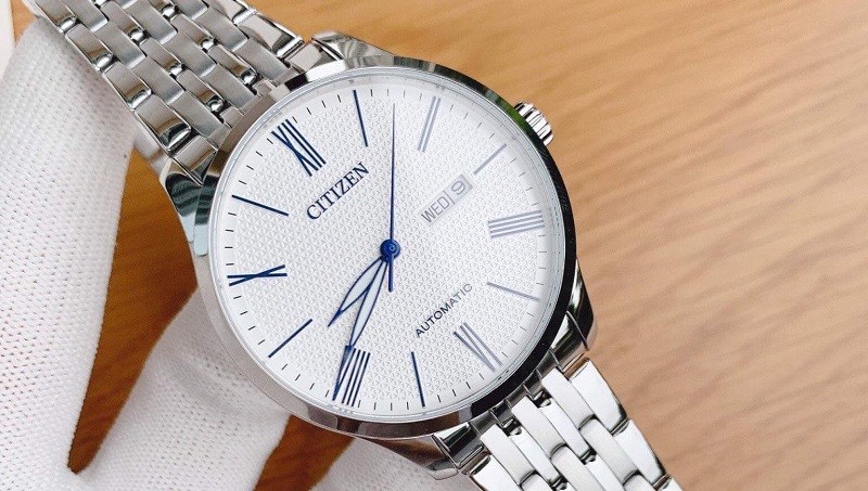 Đồng hồ Citizen automatic 8200 có mức giá hợp lý