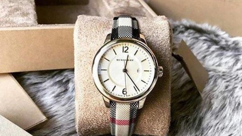 Họa tiết caro - điểm nhấn kh&aacute;c biệt của thương hiệu Burberry