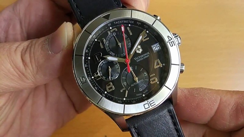 Sự kết hợp độc đ&aacute;o giữa chất lượng Swiss-Made v&agrave; thiết kế thể thao 