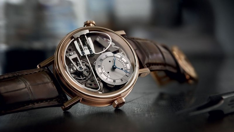 Bộ m&aacute;y chứa nhiều linh kiện cơ kh&iacute; b&ecirc;n trong