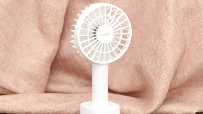 Quạt sạc mini Cosano CF002 màu sắc trẻ trung, thu hút Quạt sạc mini Cosano CF002 màu sắc trẻ trung, thu hút