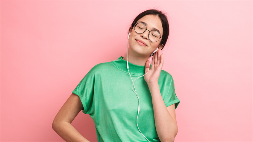 Tai nghe In-ear v&agrave; Earbuds đều c&oacute; những ưu, nhược điểm ri&ecirc;ng