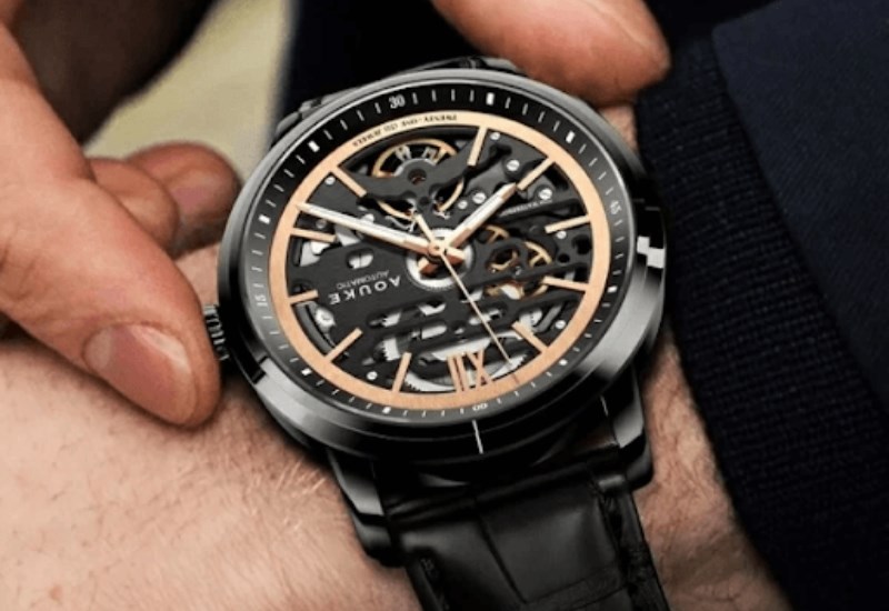 V&ograve;ng bezel tăng độ nam t&iacute;nh cho người d&ugrave;ng