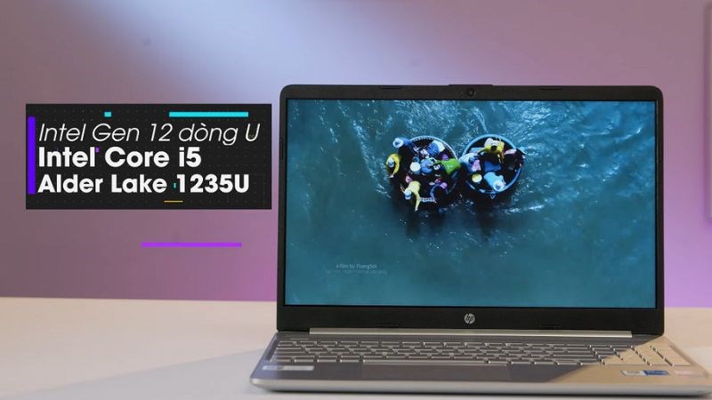 Thiết kế sang trọng, ph&oacute;ng kho&aacute;ng tạo n&ecirc;n vẻ đẹp cuốn h&uacute;t cho Laptop HP 15s