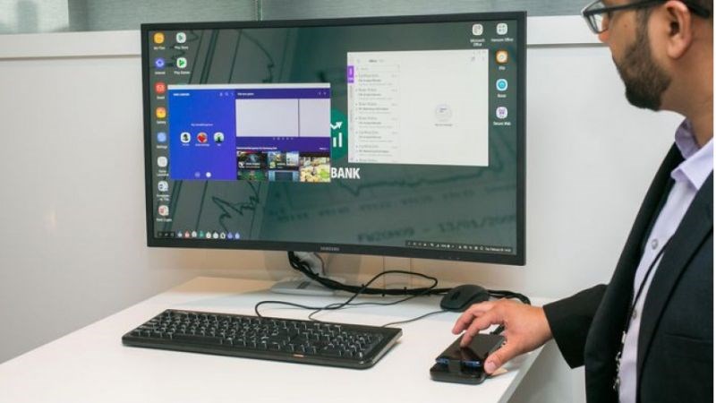 Bạn c&oacute; thể sử dụng đế DeX để kết nối m&agrave;n h&igrave;nh v&agrave; điện thoại