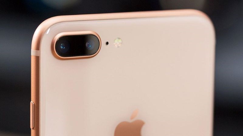 iPhone 8 Plus kh&ocirc;ng hề k&eacute;m cạnh so với c&aacute;c thiết bị kế nhiệm