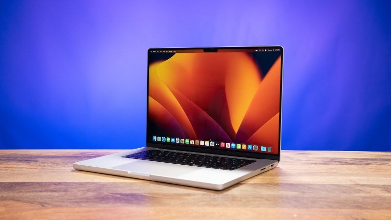 Sự cải tiến ưu việt của con chip M2 Max gi&uacute;p pin sử dụng l&acirc;u hơn