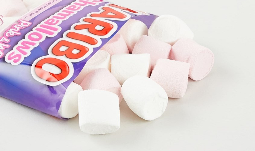 Kẹo xốp marshmallow Haribo Chamallows Pink & White hương vani gói 70g (từ 3 tuổi)