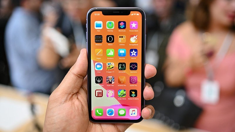 Thiết kế cũ bo cong c&aacute;c cạnh c&ugrave;ng một mặt k&iacute;nh ph&iacute;a sau gọn g&agrave;ng