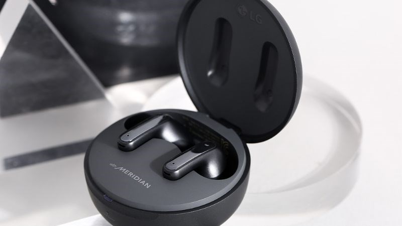 LG TONE-FP8 thiết kế hộp tròn phù hợp để mang theo người LG TONE-FP8 thiết kế hộp tròn phù hợp để mang theo người
