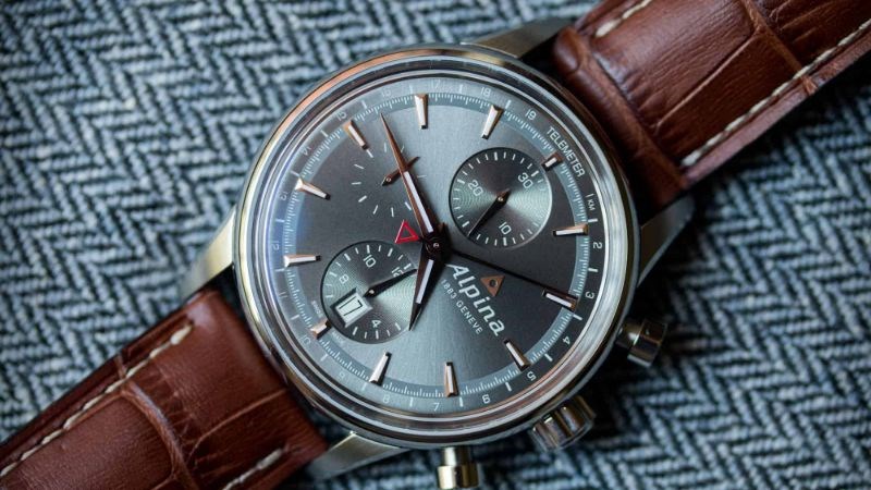 Alpiner với thiết kế sang trọng, được l&agrave;m từ vật liệu cao cấp