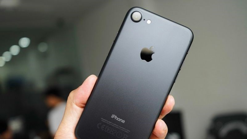 iPhone 7 m&agrave;u đen