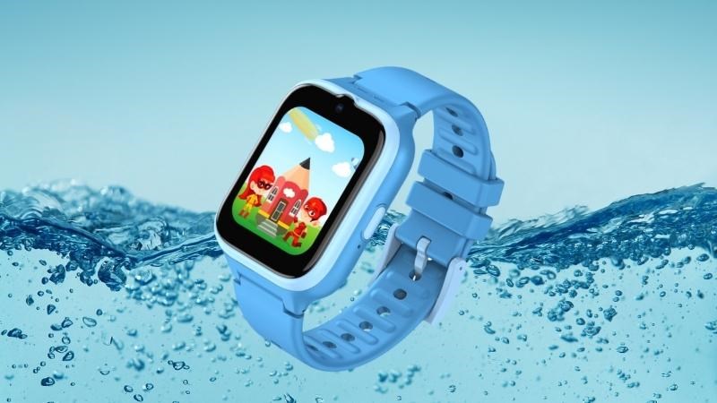 Khả năng chống nước IP68 mạnh mẽ, thoải m&aacute;i cho b&eacute; đeo khi tắm rửa hay đ&ugrave;a giỡn với bạn b&egrave;
