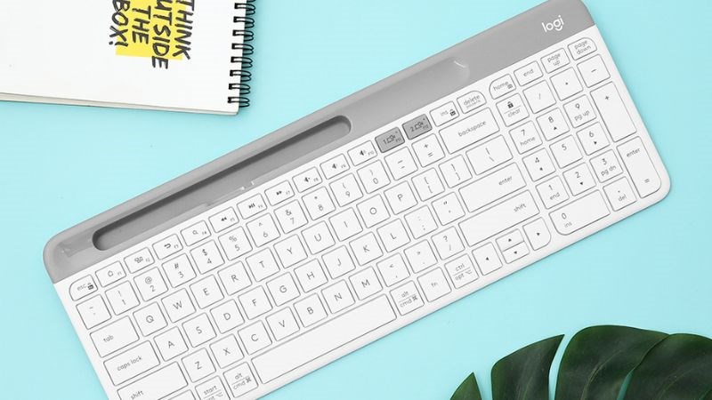 B&agrave;n Ph&iacute;m Kh&ocirc;ng D&acirc;y Bluetooth Logitech K580 c&oacute; thiết kế mỏng nhẹ v&agrave; nhỏ gọn.