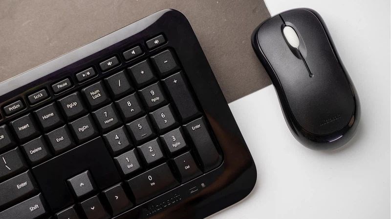 Bộ B&à;n Ph&iacute;m Chuột Kh&ocirc;ng D&acirc;y Microsoft 850 được thiết kế rộng.