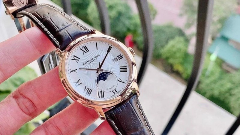 C&oacute; thể xem giờ v&agrave; chống nước tốt