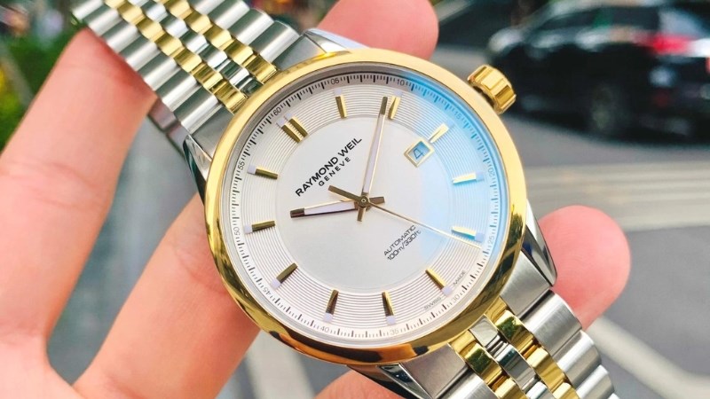 Cọc số gi&uacute;p tối giản ho&aacute; bề mặt đồng hồ nhưng kh&ocirc;ng k&eacute;m phần sang trọng