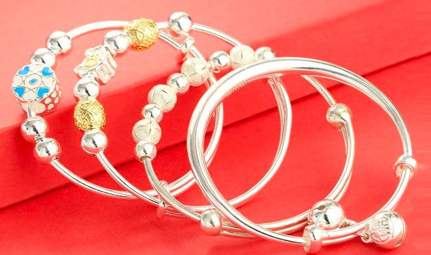 Trang sức sẽ khiến các bé thêm phần điệu đà