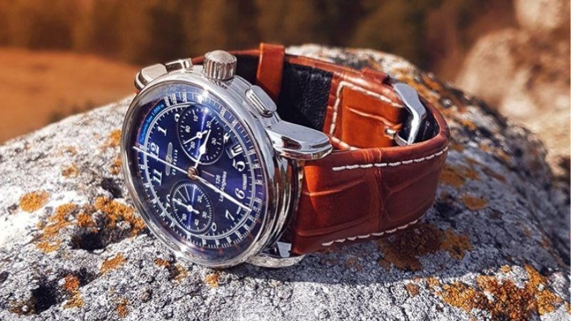 Những chiếc đồng hồ Zeppelin được thiết kế từ nồi đồng cối đ&aacute; vượt trội 