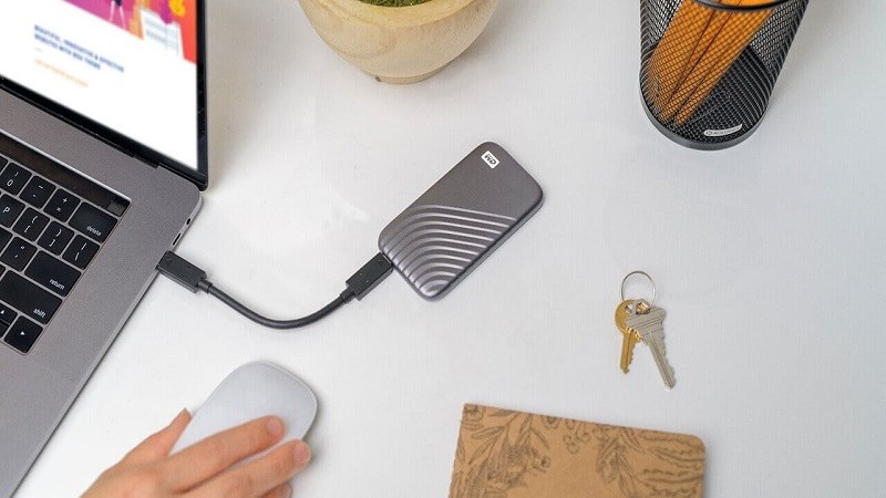 Bị hỏng c&aacute;p kết nối l&agrave; nguy&ecirc;n nh&acirc;n khiến MacBook kh&ocirc;ng nhận ổ cứng