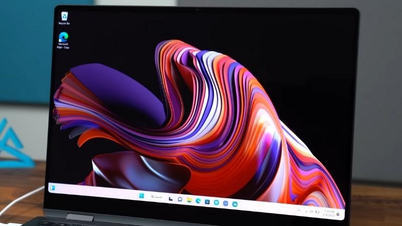 Rộng 16 inch được t&iacute;ch hợp Super AMOLED với độ ph&acirc;n giải 3K