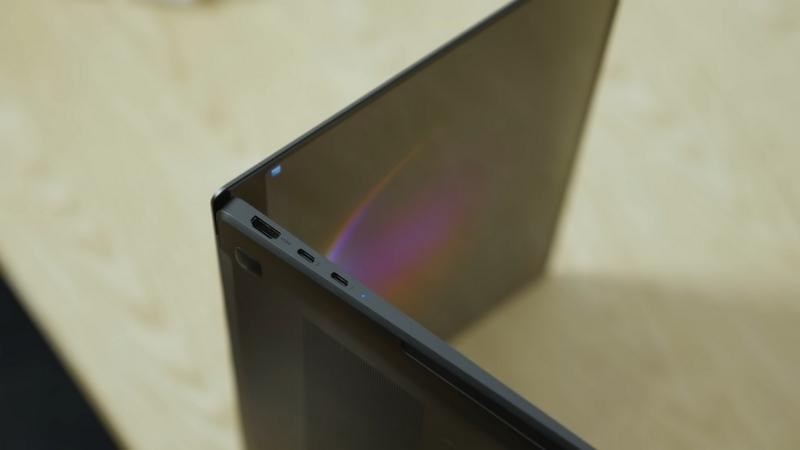 Nhiều cổng kết nối để người d&ugrave;ng c&oacute; thể sử dụng được thuận tiện v&agrave; nhanh ch&oacute;ng