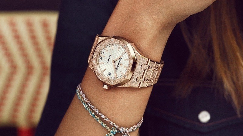 Đeo đồng hồ rẻ tiền thường dẫn đến việc ngứa ng&aacute;y cổ tay