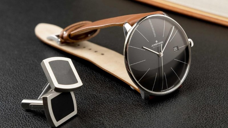 Gi&aacute; cả ph&ugrave; hợp với gi&aacute; trị cao cấp của đồng hồ Junghans