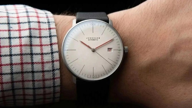 Junghans Max Bill - được xem l&agrave; bộ sưu tập đồng hồ hấp dẫn nhất trong những thập kỉ gần đ&acirc;y