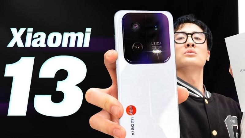 Xiaomi 13 5G c&ugrave;ng với cụm camera được trang bị c&ocirc;ng nghệ ống k&iacute;nh đến từ nh&agrave; Leica