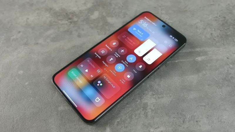 Xiaomi 13 5G được trang bị m&agrave;n h&igrave;nh OLED c&ugrave;ng với nhiều c&ocirc;ng nghệ gi&uacute;p cho h&igrave;nh ảnh hiển thị sắc n&eacute;t