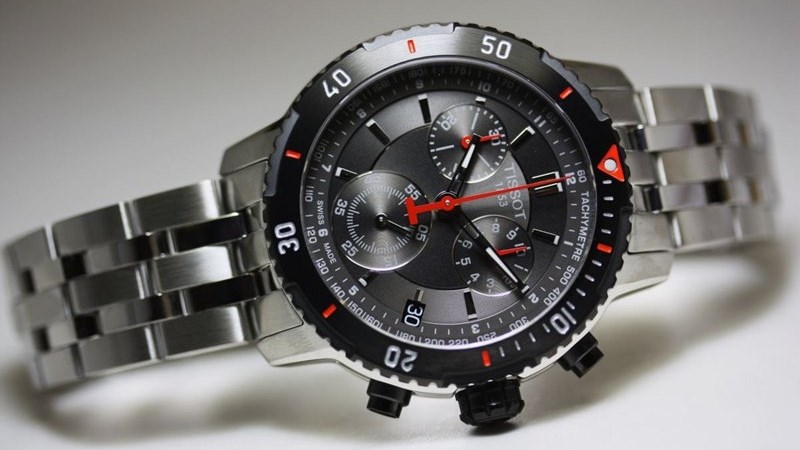 Đồng hồ thể thao thể hiện được sự ph&oacute;ng kho&aacute;ng, hoạt b&aacute;t của Bạch Dương