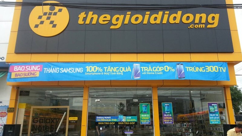 Cả hai sản phẩm đang được b&agrave;y b&aacute;n tại c&aacute;c cửa h&agrave;ng của Thế Giới Di Động