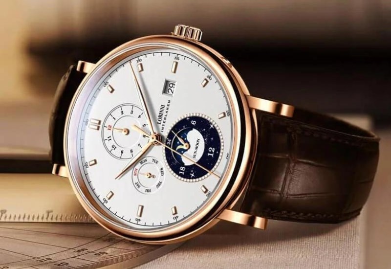 Logo được chạm khắc tinh tế, r&otilde; n&eacute;t