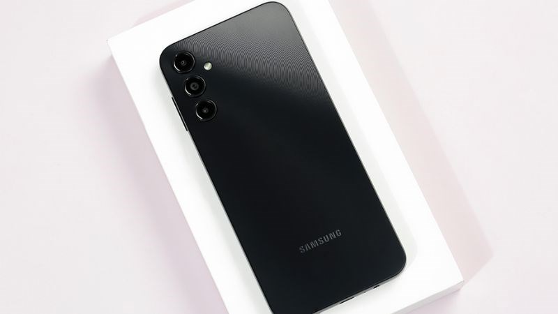 Điện thoại nổi bật với nhiều t&iacute;nh năng 