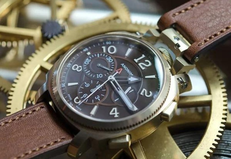 Anonimo hướng đến đối tượng là những người trong quân sự và lặn biển Anonimo hướng đến đối tượng là những người trong quân sự và lặn biển