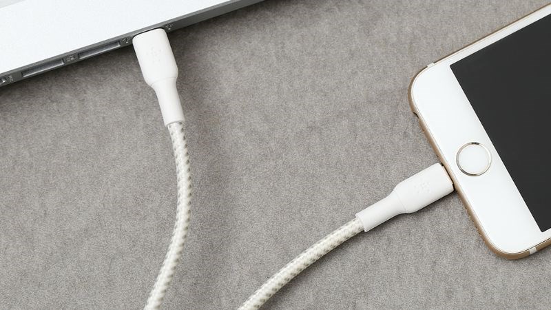 Chiếc Adapter sạc đến từ h&atilde;ng Belkin nổi tiếng