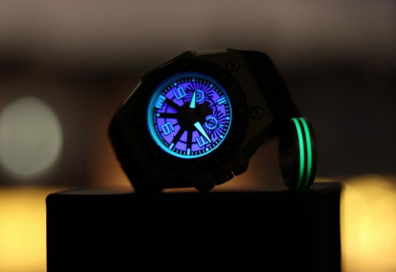 Nhiều m&agrave;u sắc như: xanh lam, xanh lục, t&iacute;m, trắng, v&agrave;ng, cam, hồng v&agrave; ultramarine.