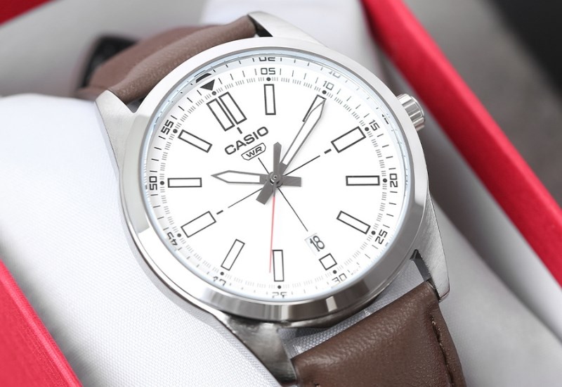 Thiết kế cổ điển gi&uacute;p l&agrave;m t&ocirc;n th&ecirc;m vẻ sang trọng cho c&aacute;c qu&yacute; &ocirc;ng